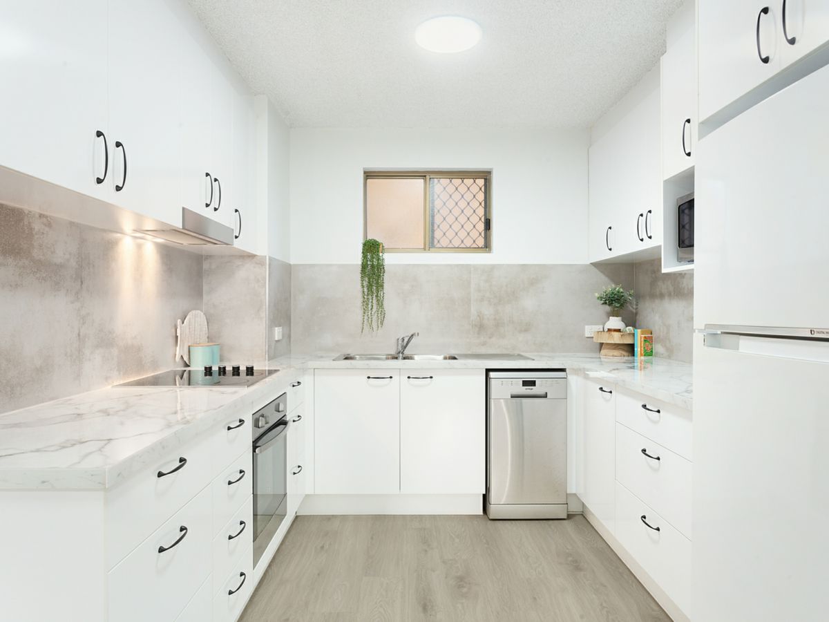 1/6 Coonowrin Street, Battery Hill - image 2