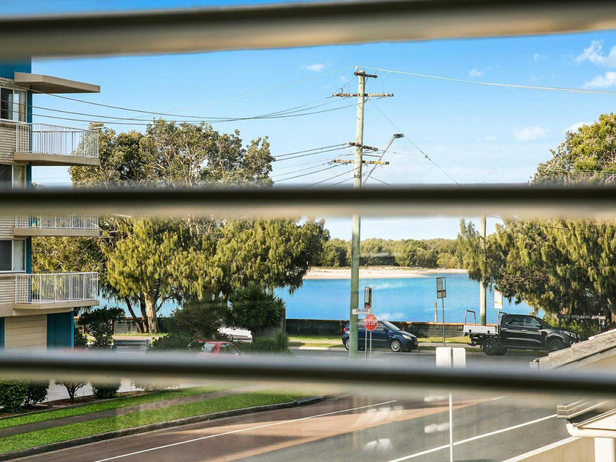 2/2 Burke Street, Golden Beach - image 2