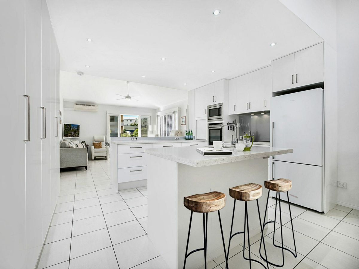 2/2 Burke Street, Golden Beach - image 3