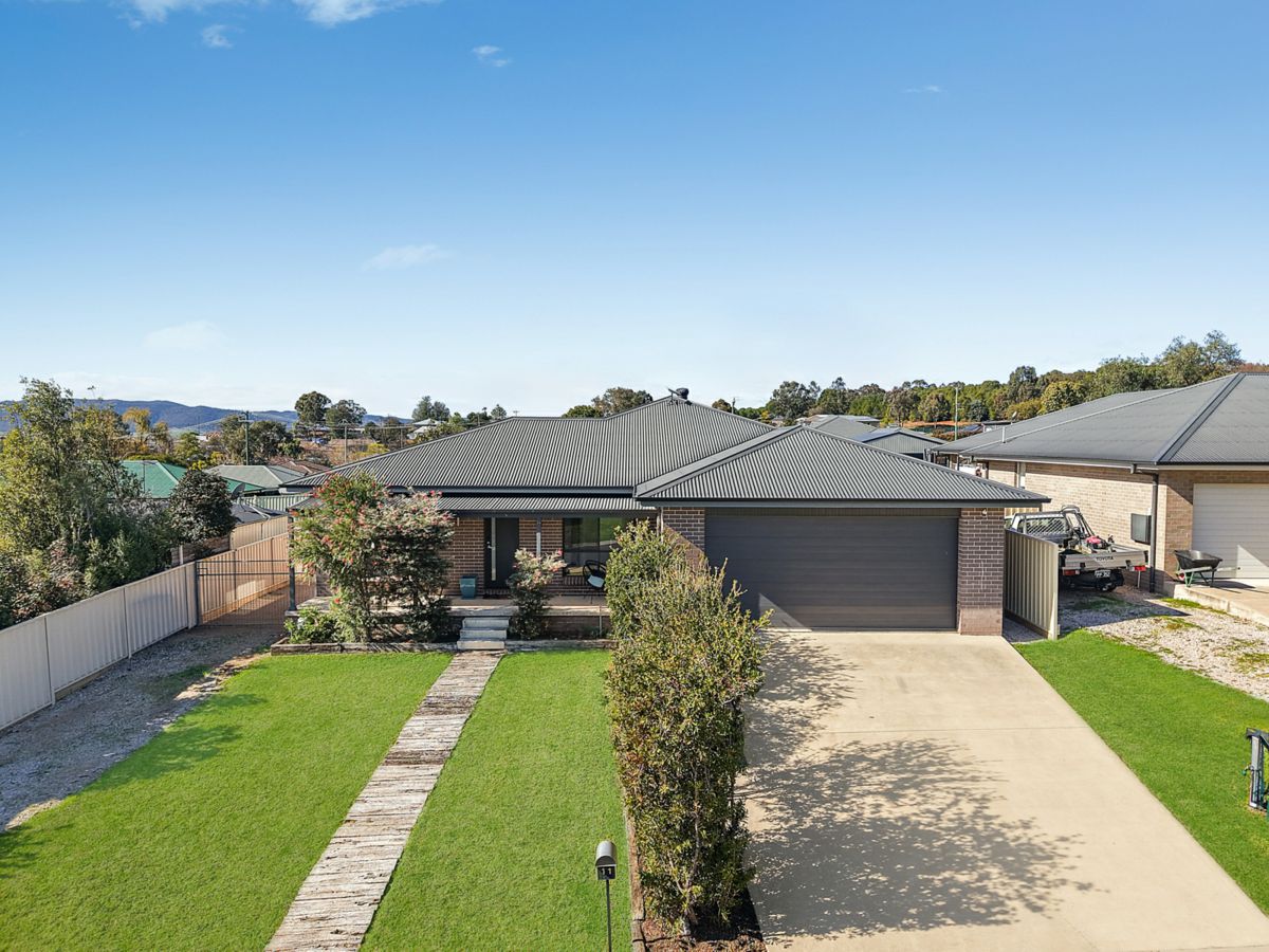 11 Baskerville Drive, Mudgee - image 1