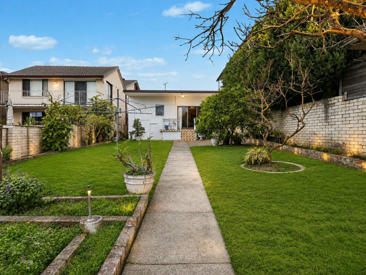28 Walenore Avenue, Kingsford - image 1