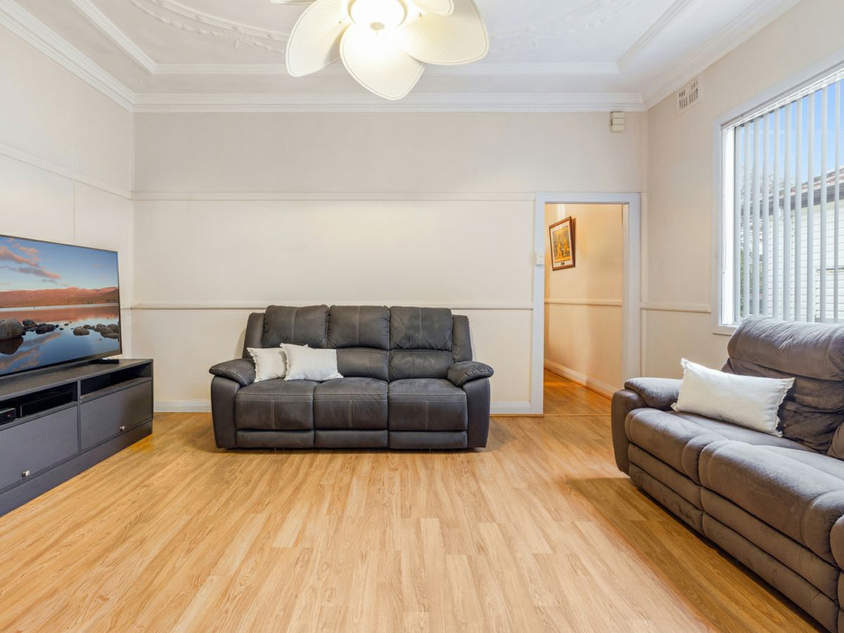 13 Swinbourne Street, Botany - image 2