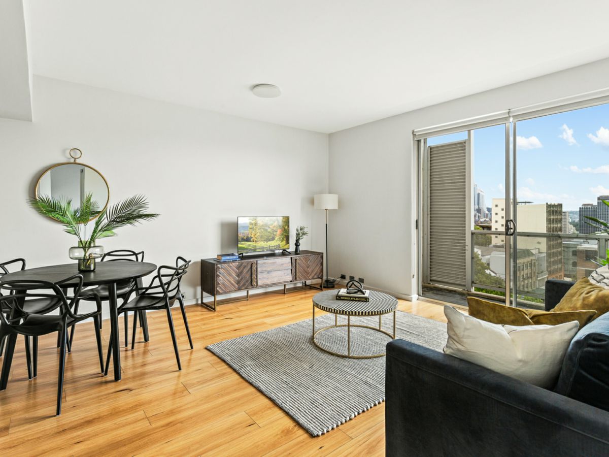 1002/6 Short Street, Surry Hills - image 1