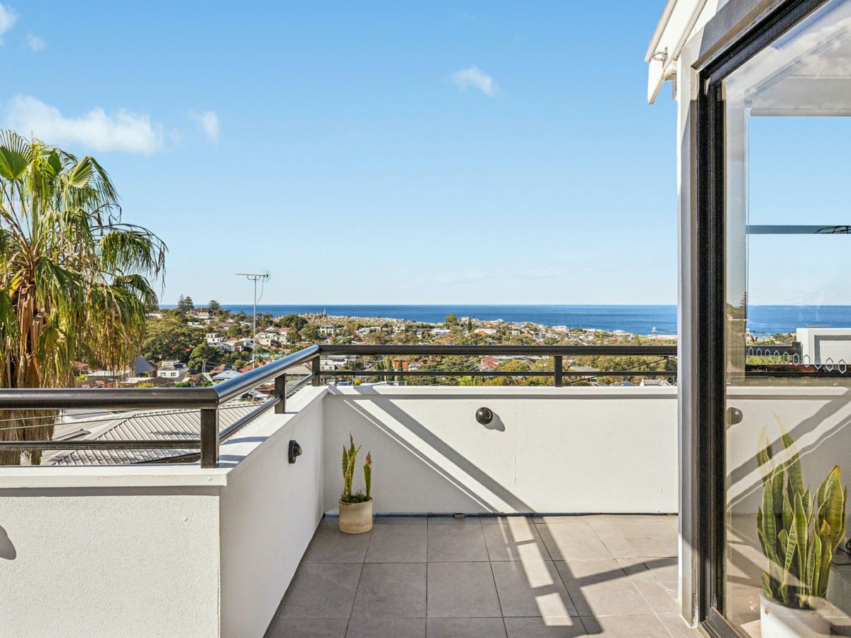 6 Seaview Street, Clovelly - image 2