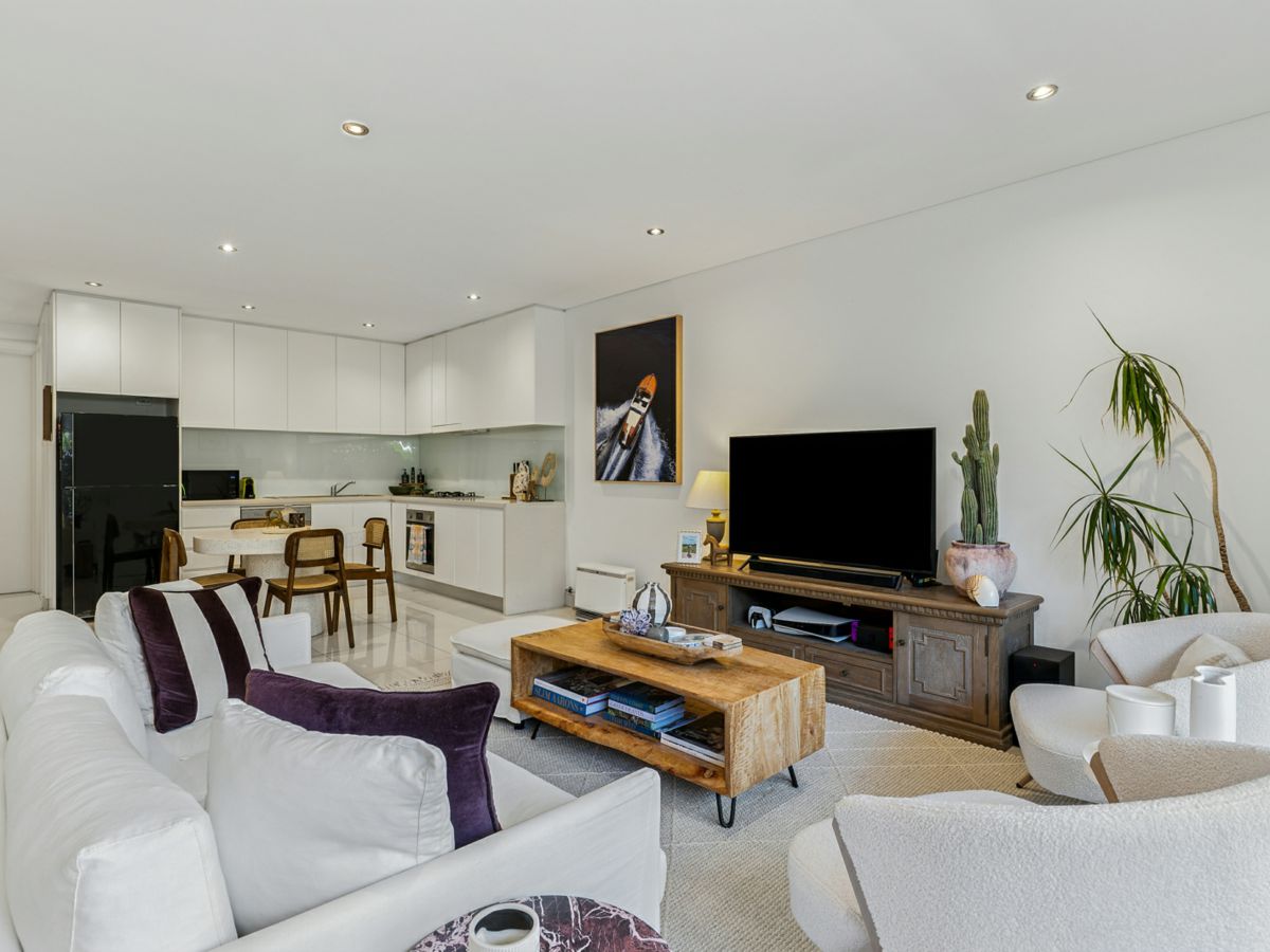 3/10 Duke Street, Kensington - image 2