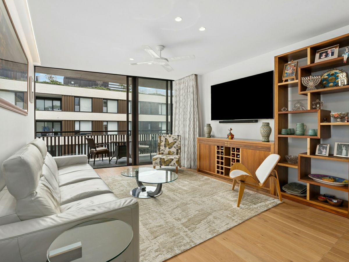 210/11 Young Street, Randwick - image 1