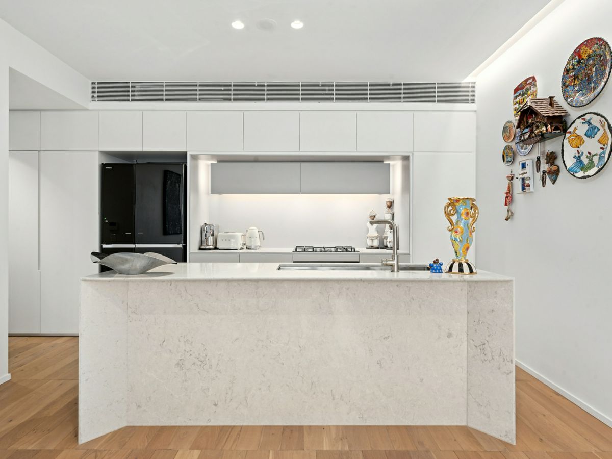 210/11 Young Street, Randwick - image 2