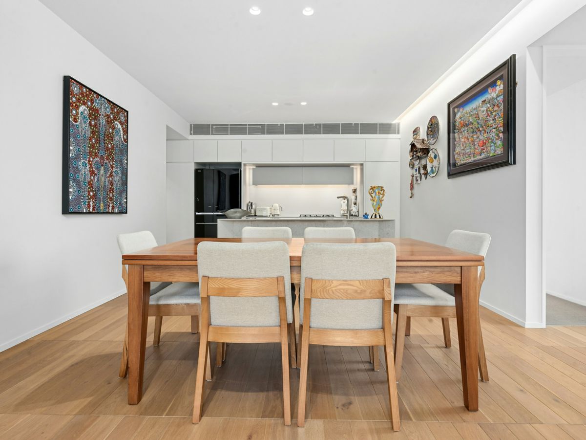 210/11 Young Street, Randwick - image 3