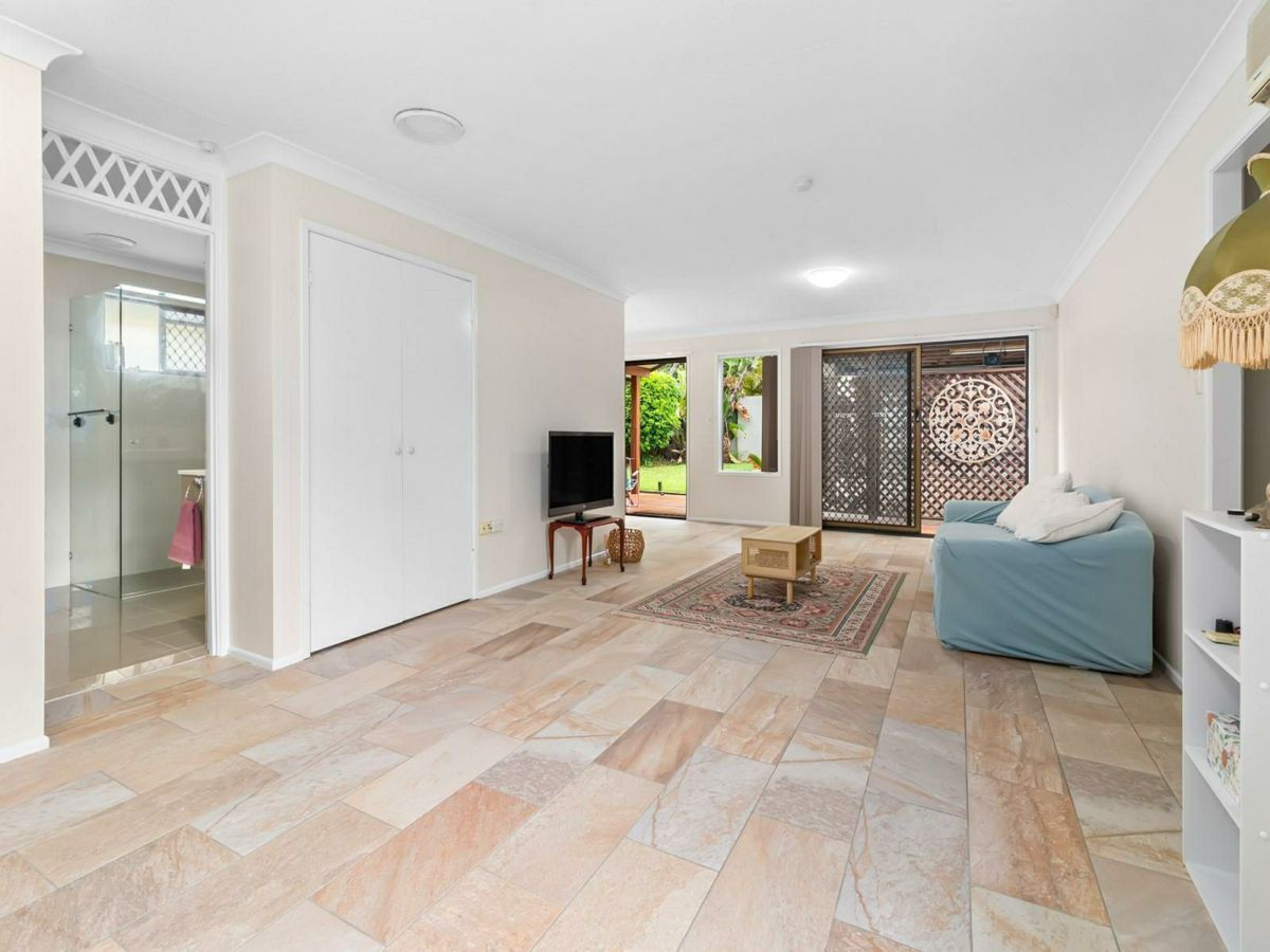 32 Golden Crescent, Southport - image 3