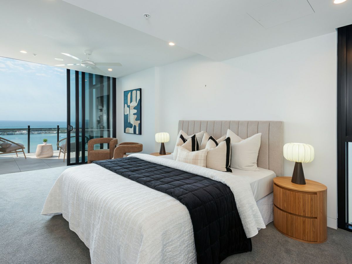 1283/165 Marine Parade, Southport - image 1