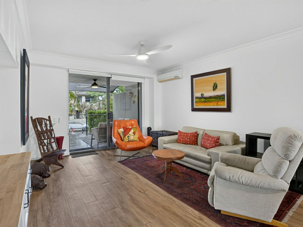 2/12 Bayview Street, Runaway Bay - image 2