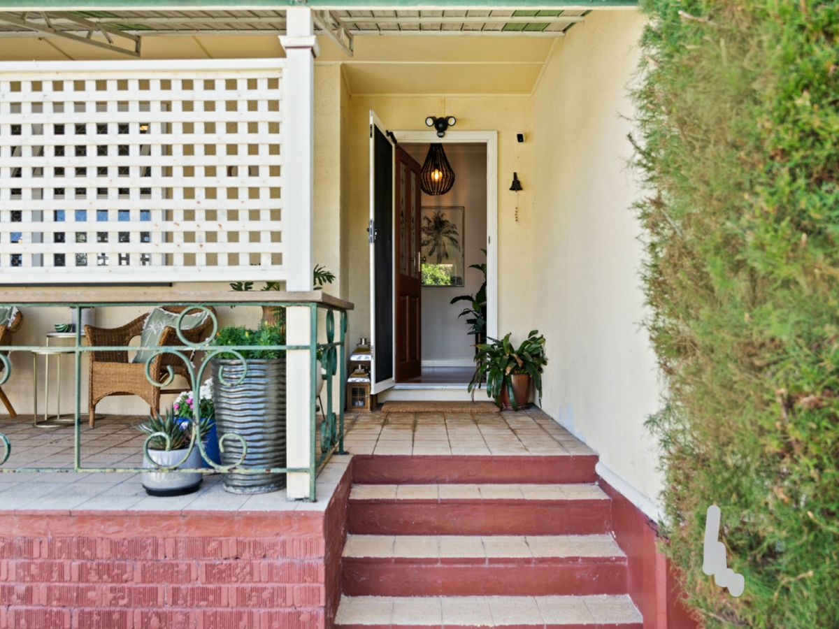 44 Brooke Avenue, Southport - image 2