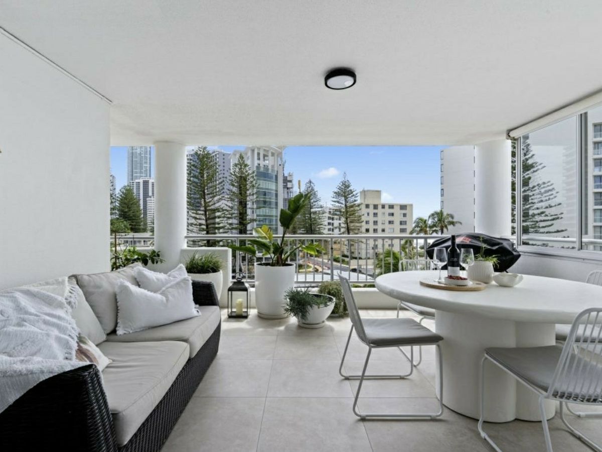 4A/7 Fern Street, Surfers Paradise - image 2