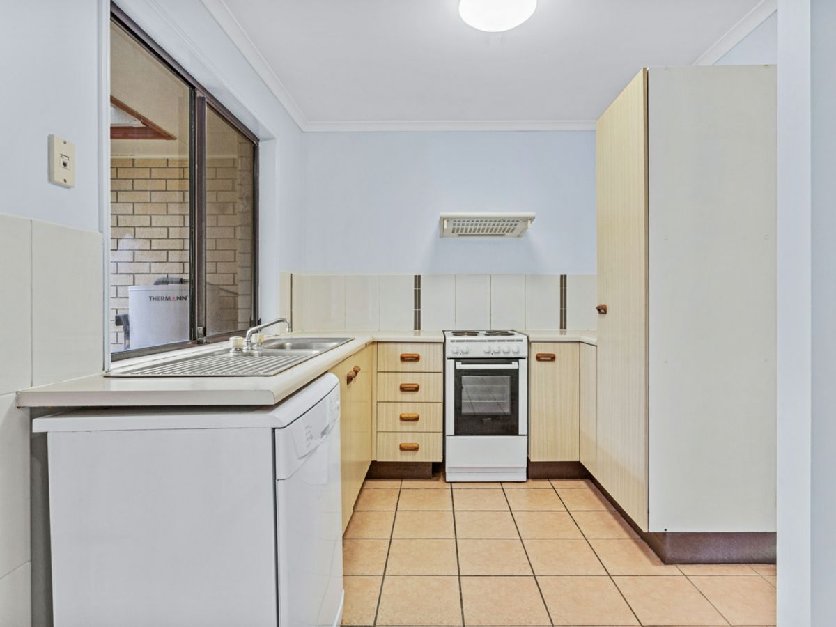 2/243 Government Road, Labrador - image 2