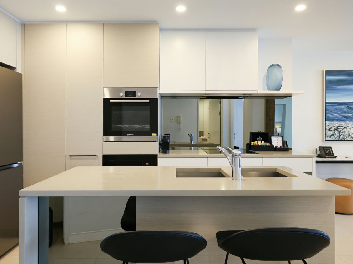 1203/4 The Esplanade, Surfers Paradise - image 3