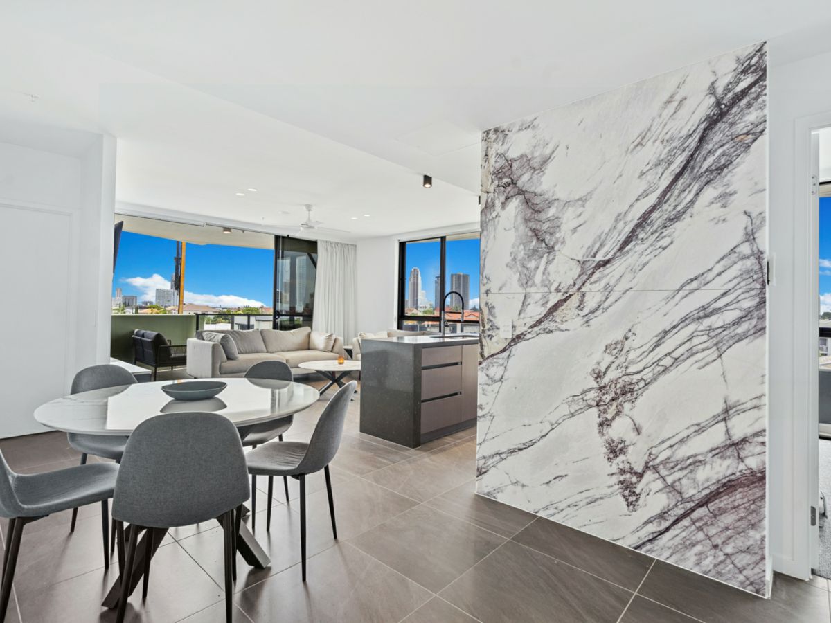 306/28 Dalpura Street, Chevron Island - image 2