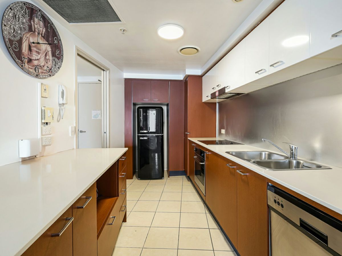 2284/23 Ferny Avenue, Surfers Paradise - image 3