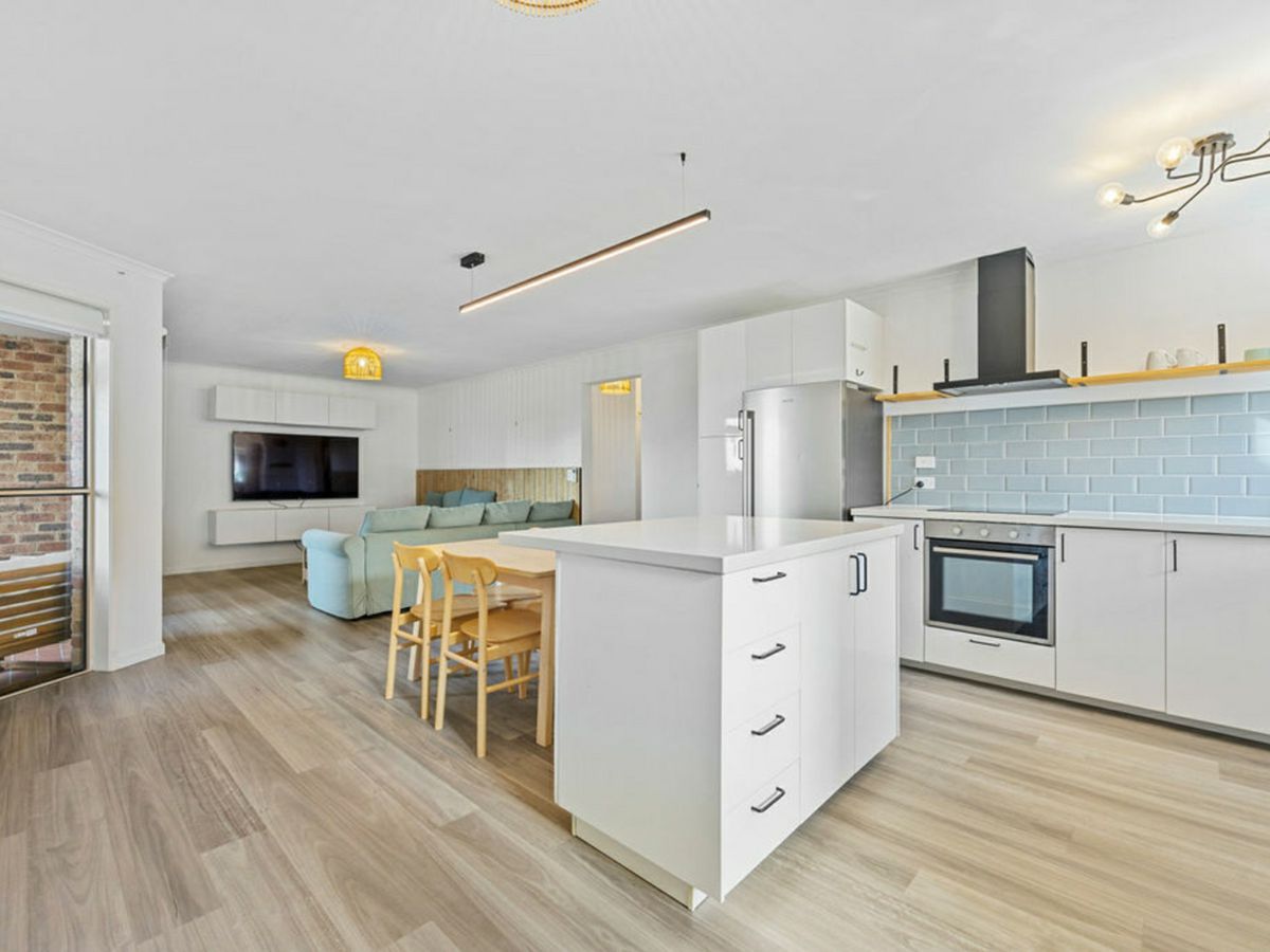 6/32 Meron Street, Southport - image 2