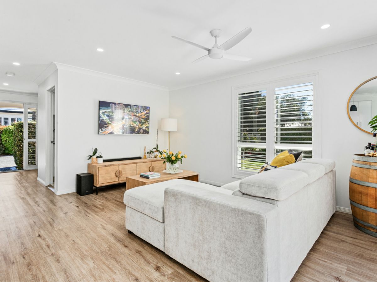1/38 Robert Street, Labrador - image 2