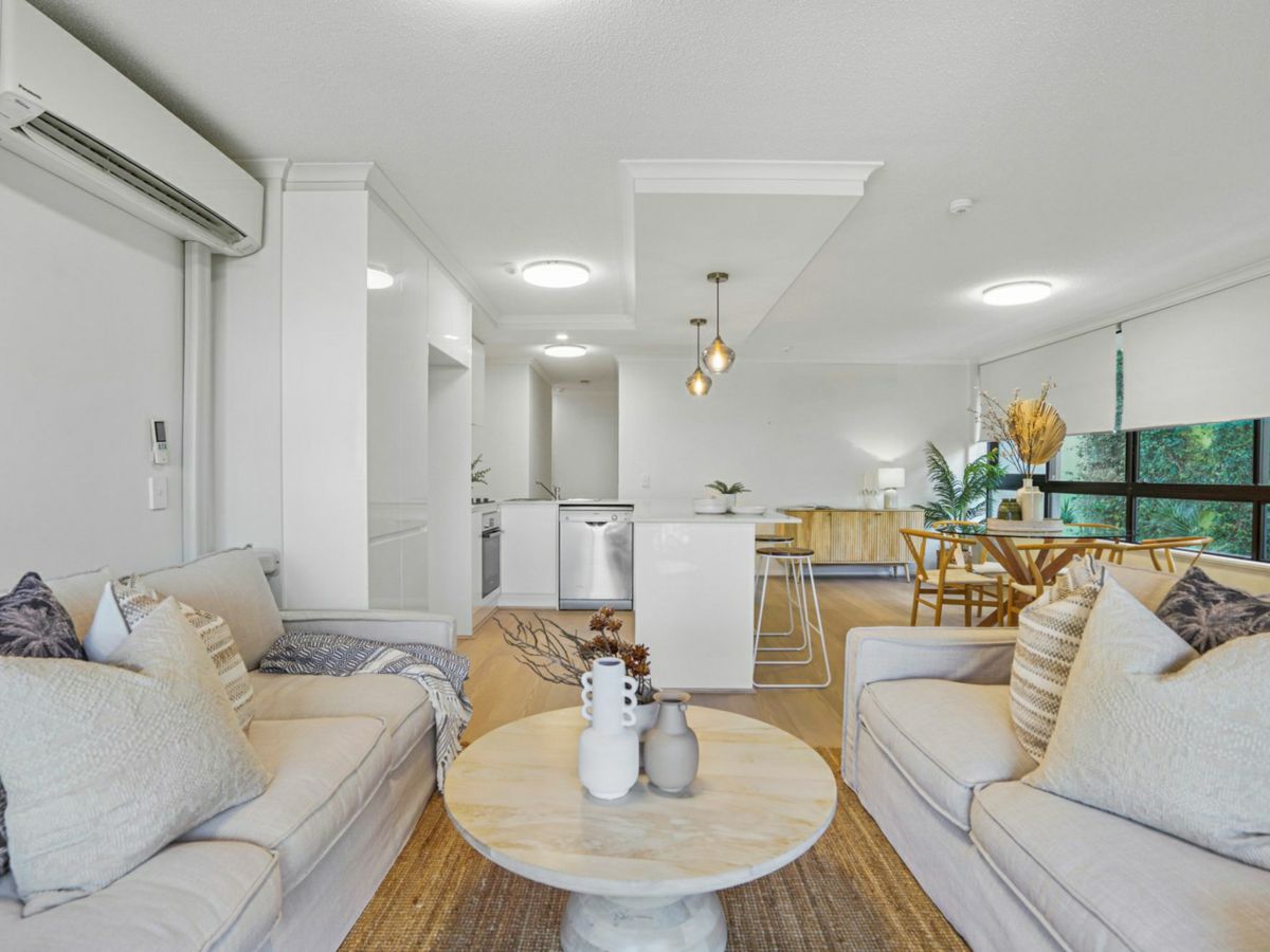 2A/114 Marine Parade, Southport - image 3