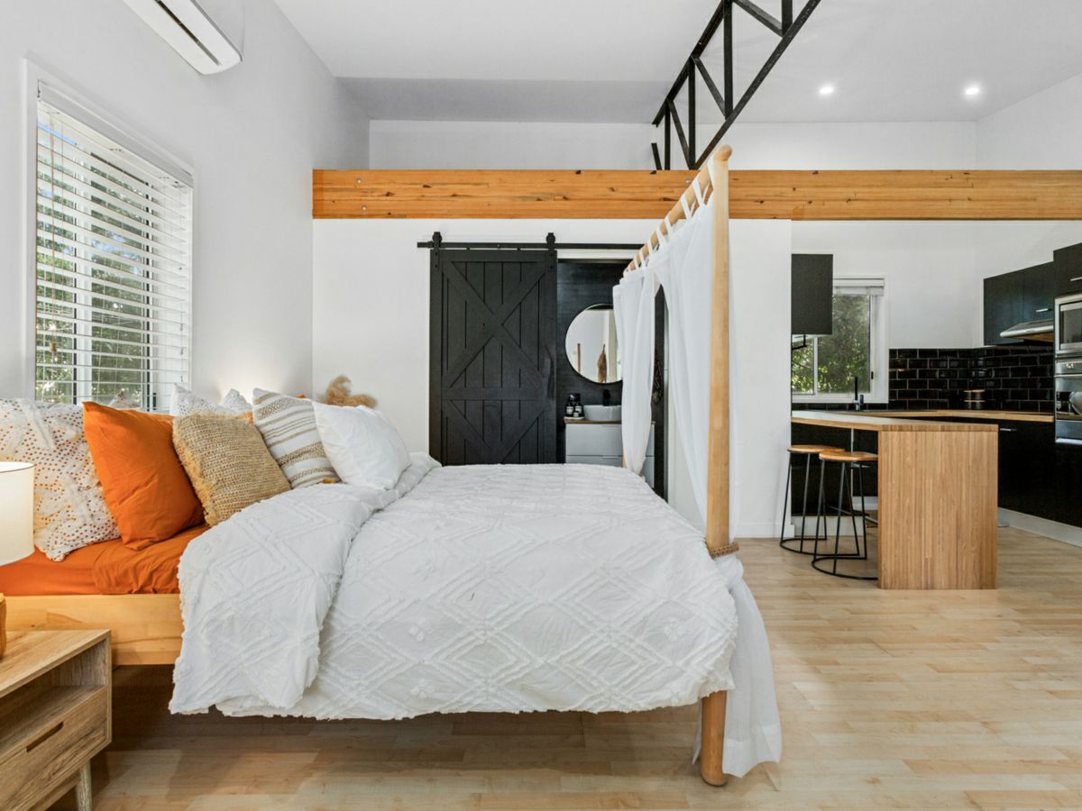 26 Bellevue Parade, Labrador - image 3