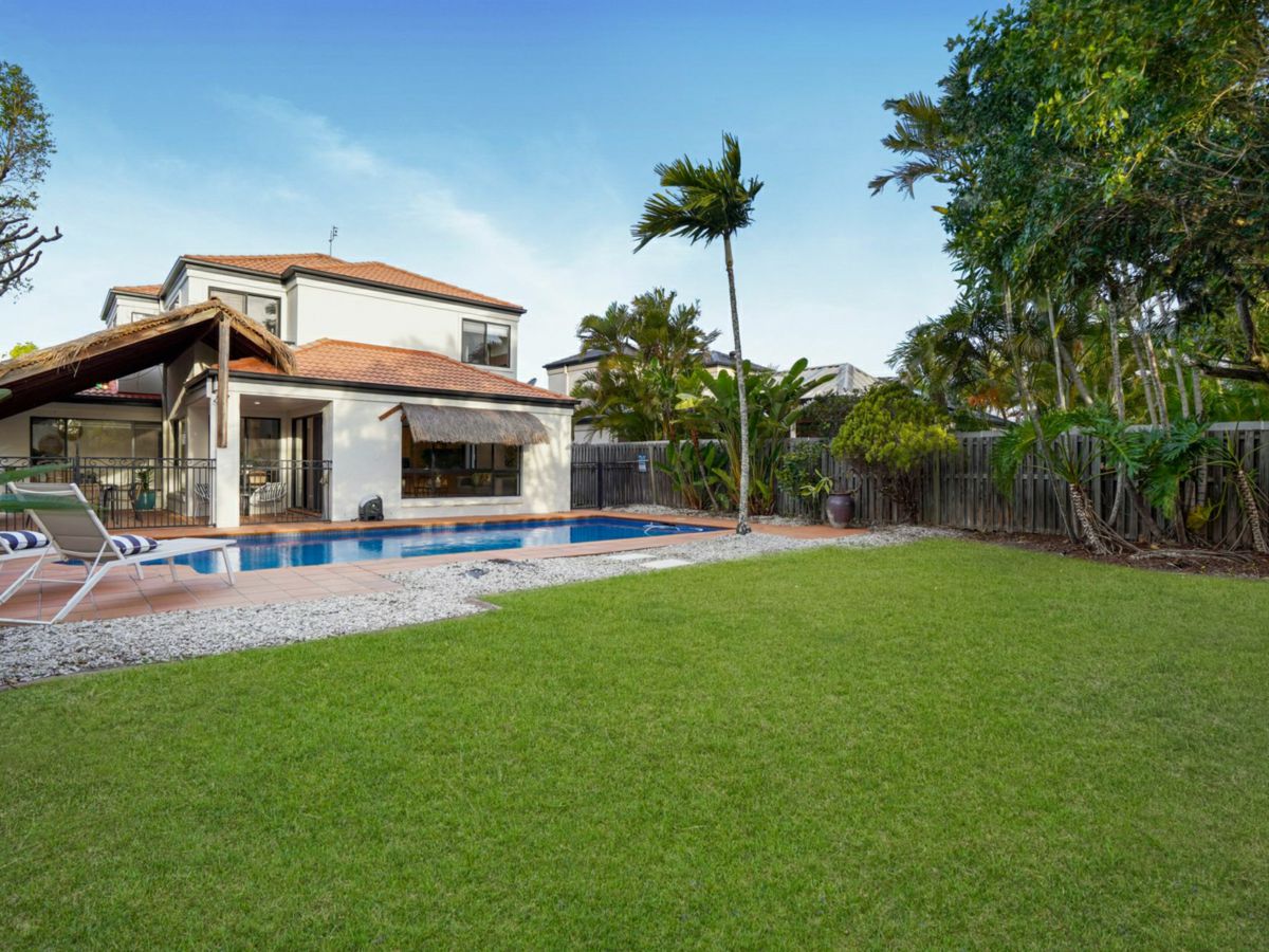 18A The Parade, Helensvale - image 1