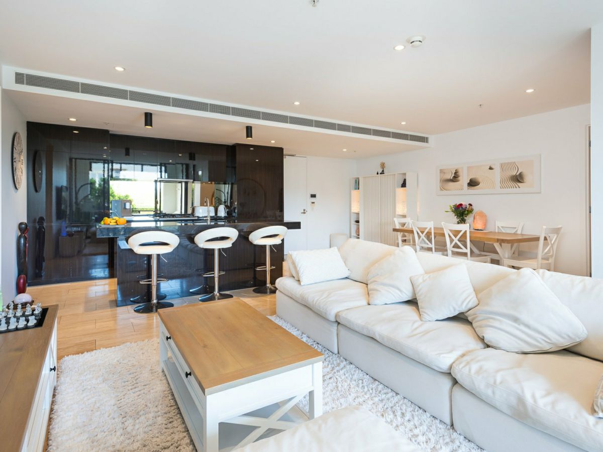 202E/1 Marina Drive, Benowa - image 2