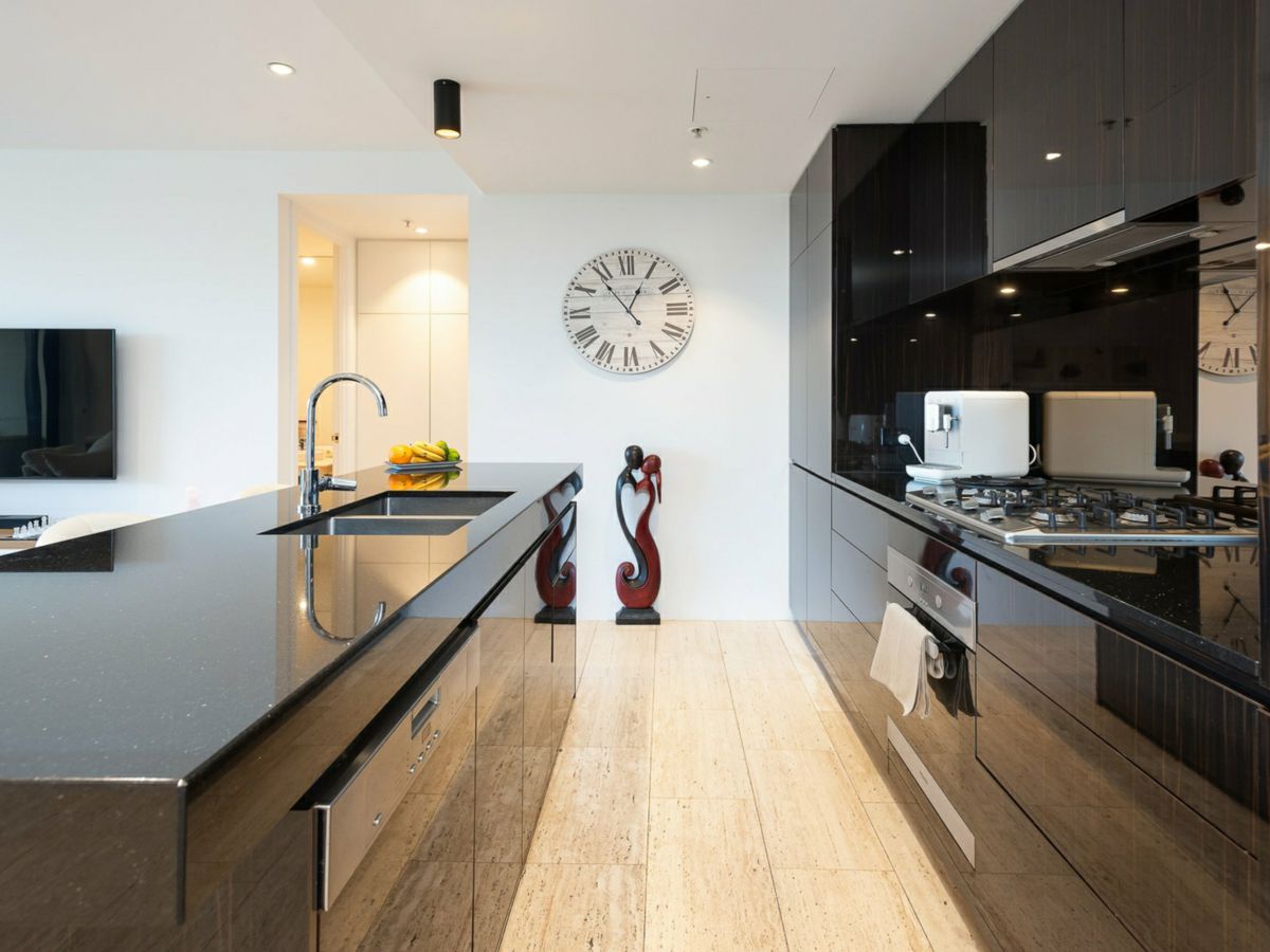 202E/1 Marina Drive, Benowa - image 3