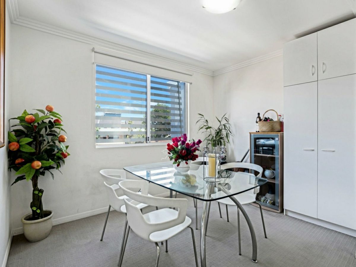 24/6 Rose Street, Southport - image 3