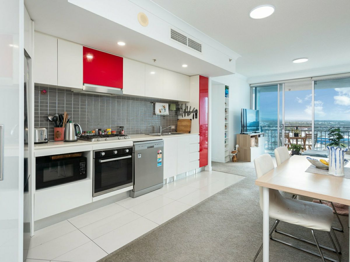 21007/5 Lawson Street, Southport - image 1