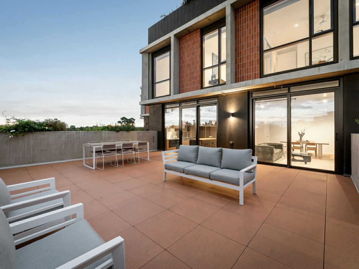 402/8 Walker Street, Northcote - image 2
