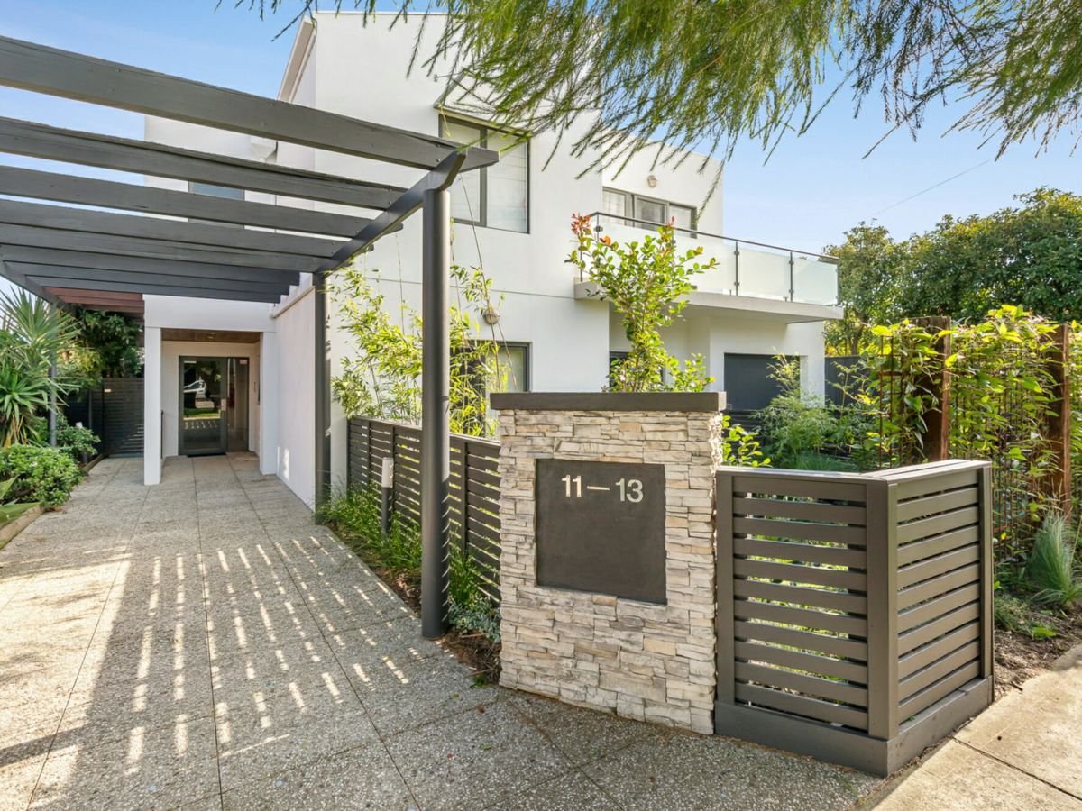 2/11 St David Street, Northcote - image 2