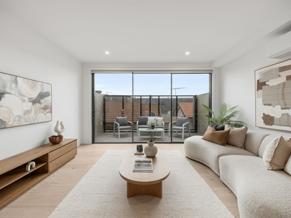 4/8 Winifred Street, Essendon - image 1