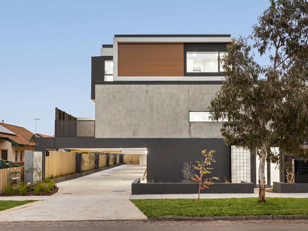 4/8 Winifred Street, Essendon - image 2