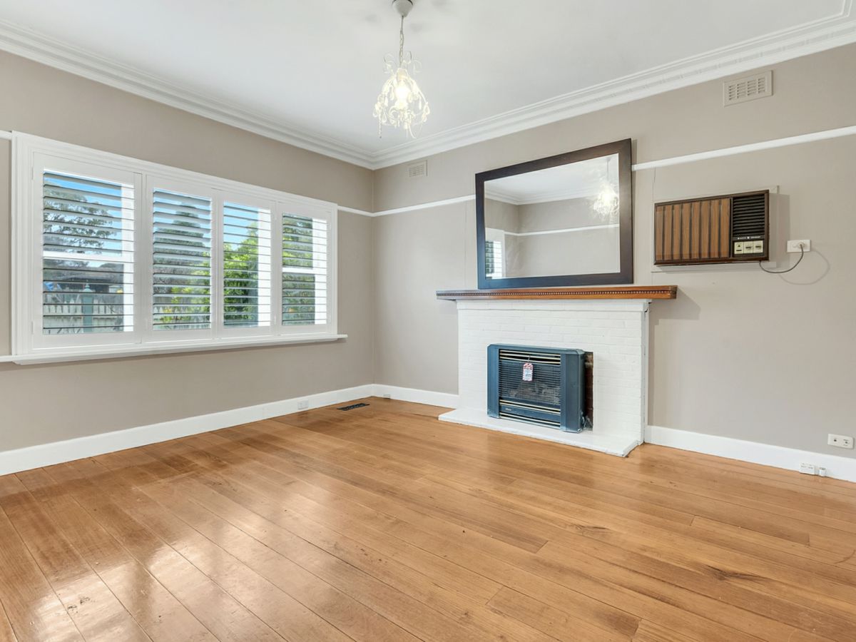 7 Riley Street, Thornbury - image 2