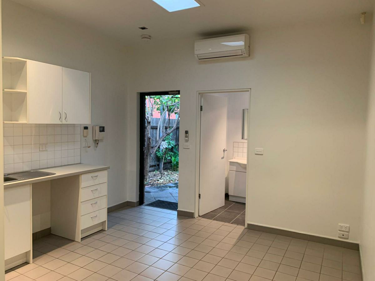 REAR/102 Miller Street, Preston - image 3