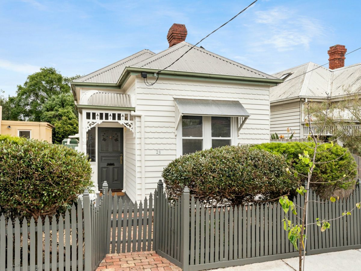 23 Kelvin Grove, Thornbury - image 1