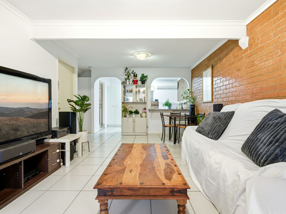 63/15 Vitko Street, Woodridge - image 2