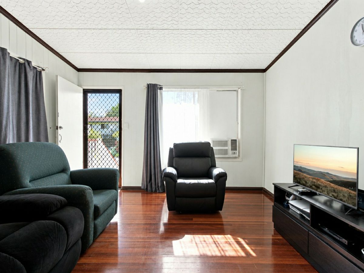 24 Oakland Avenue, Woodridge - image 2
