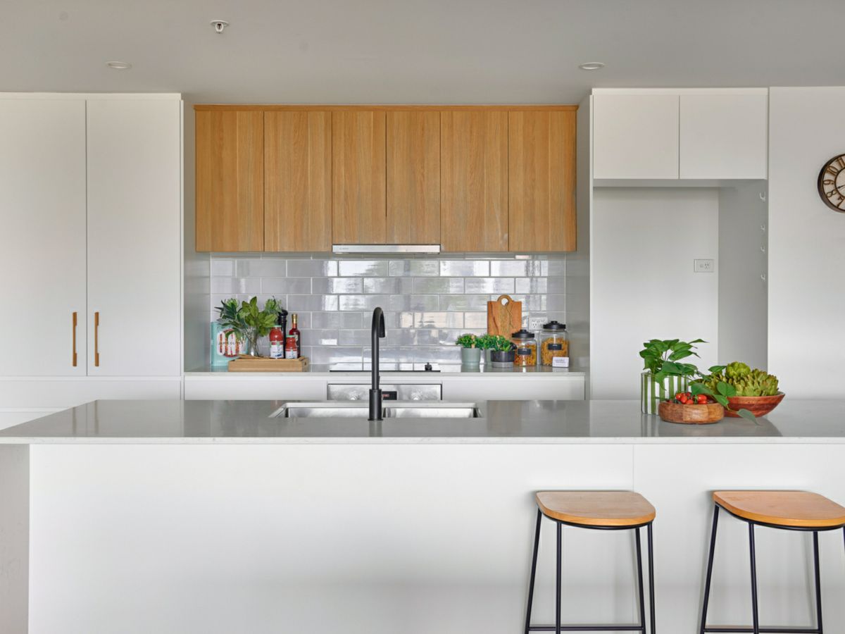 24/15 Dutton Street, Coolangatta - image 2
