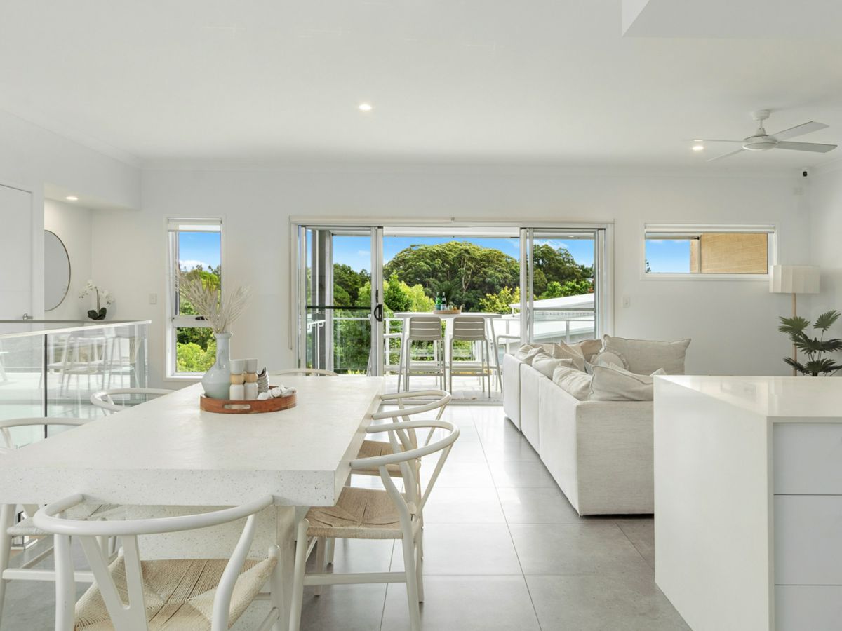 17/8 Croft Court, Tugun - image 2