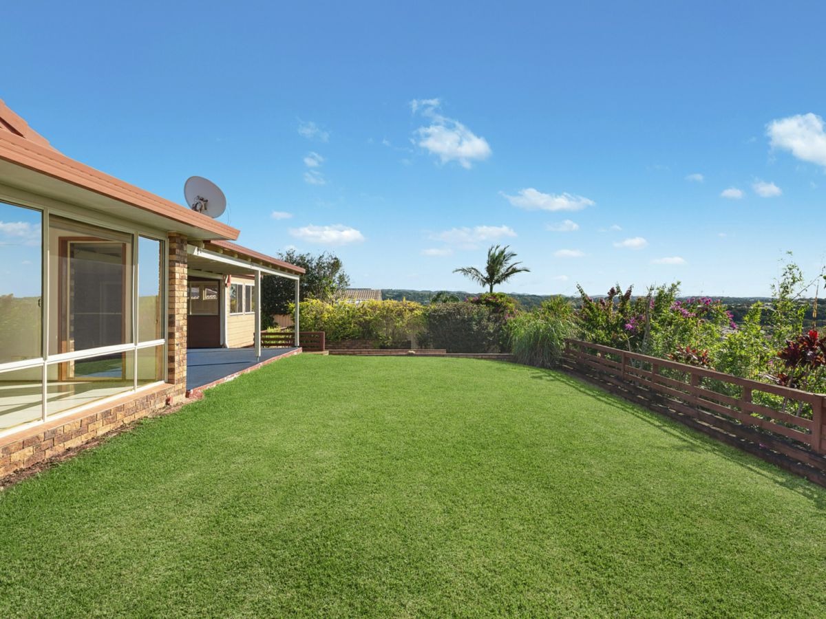 14 Oakland Parade, Banora Point - image 1
