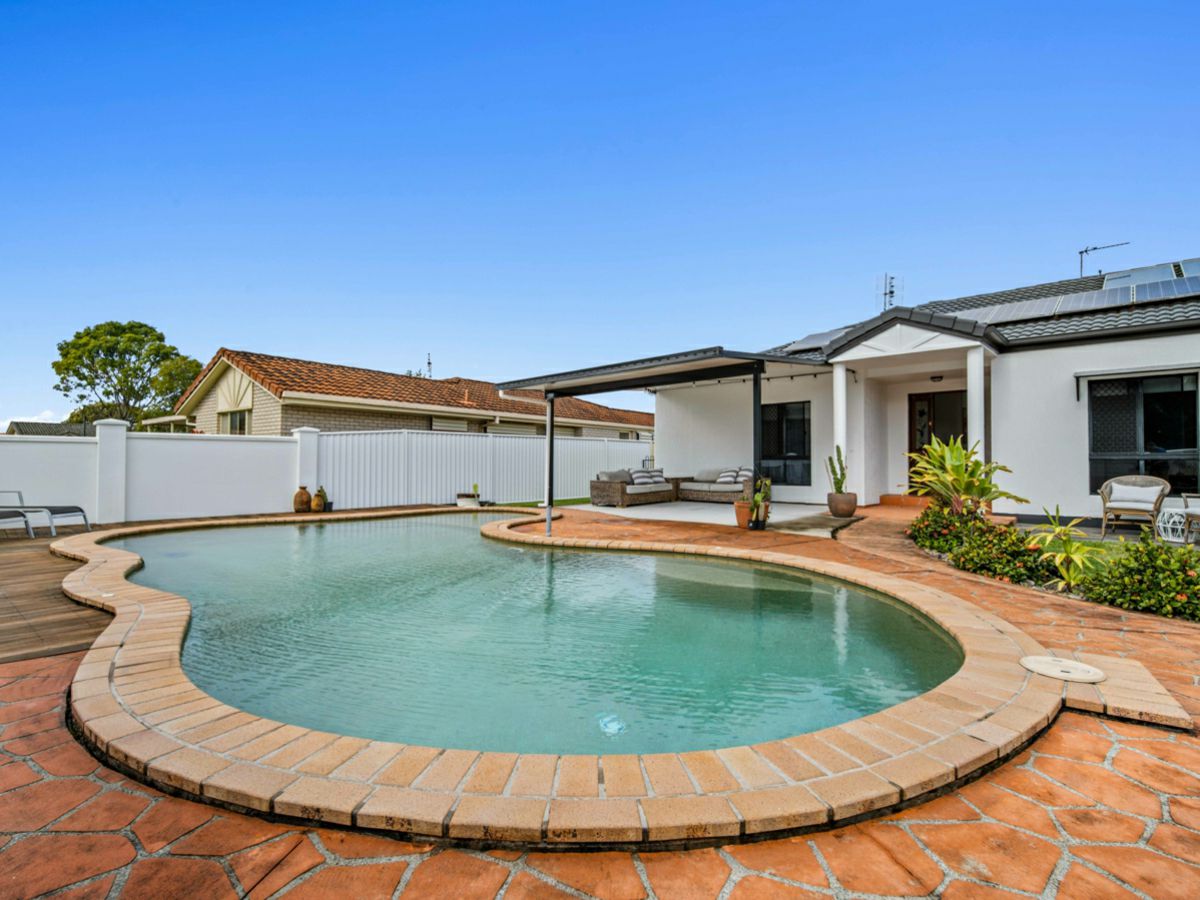 62 Avondale Drive, Banora Point - image 1