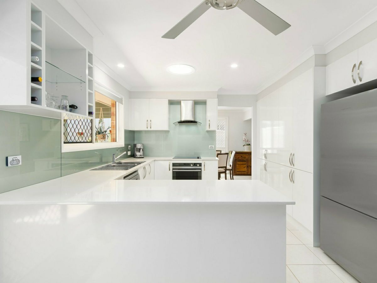 16 Shamrock Avenue, Banora Point - image 2