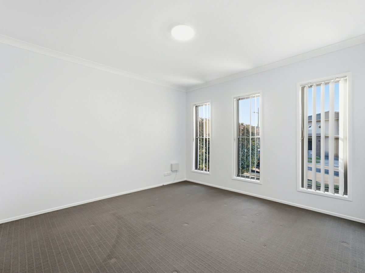 81 Mosaic Avenue, The Ponds - image 2