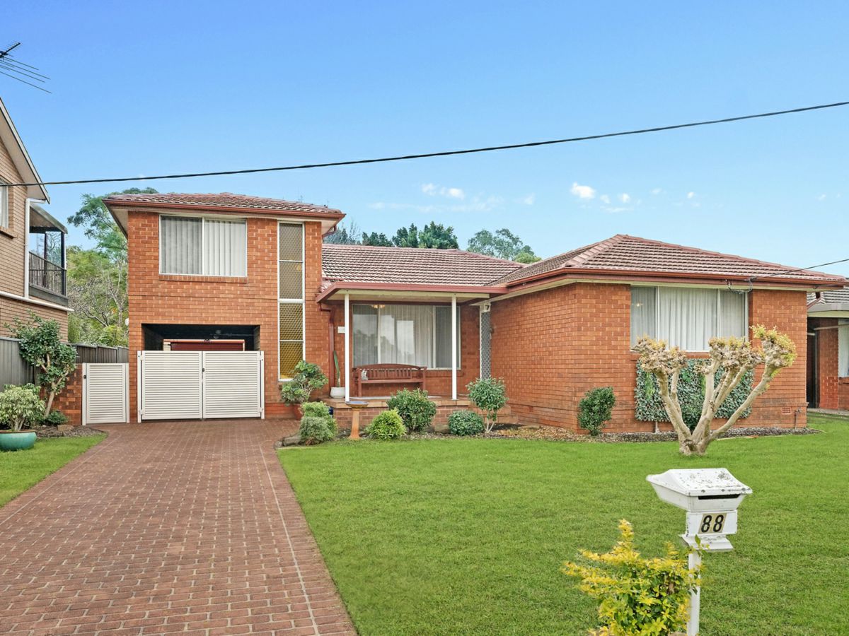 88 Lavinia Street, Seven Hills - image 1