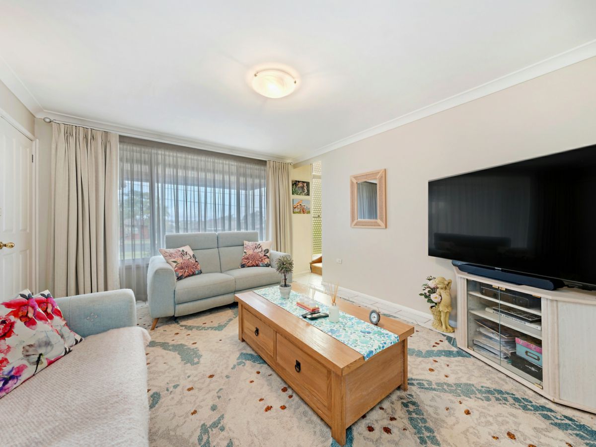 88 Lavinia Street, Seven Hills - image 2