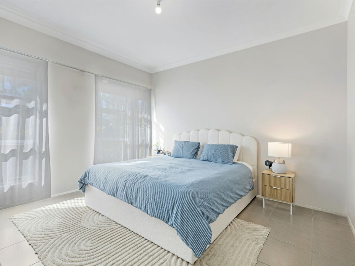 6 Poynting Street, Jordan Springs - image 2