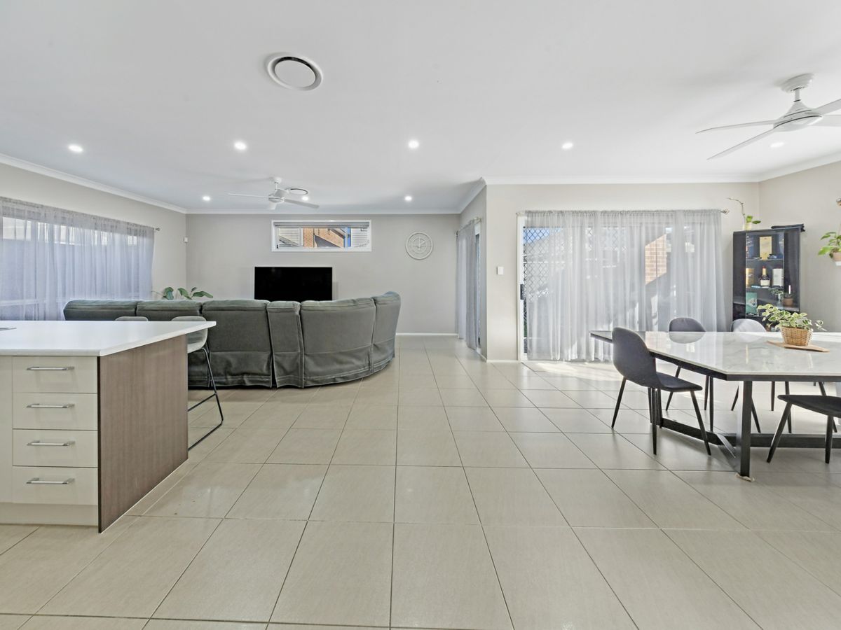 6 Poynting Street, Jordan Springs - image 3