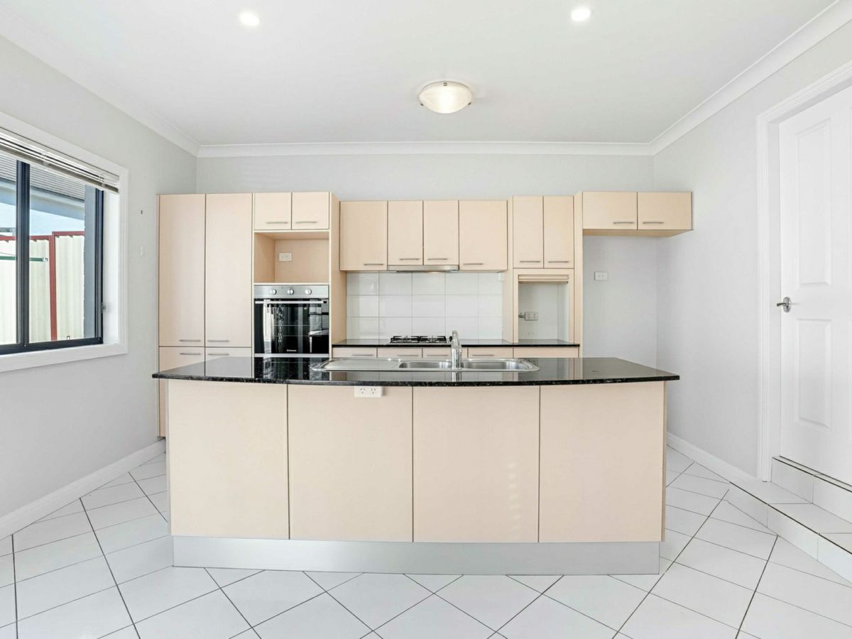 10 Peridot Place, Glenwood - image 2